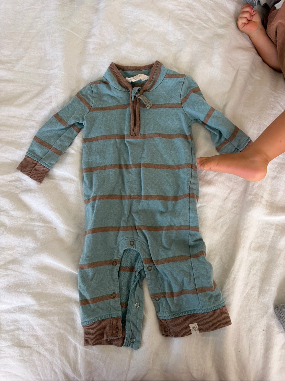 Organic cotton long sleeves romper. Burt’s bee.